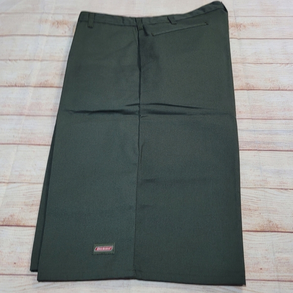 Dickies▪︎Dark Green 15" Shorts w/Multi-use Pocket▪︎ Size 38 *NEW* - Picture 12 of 16